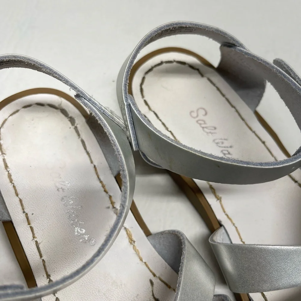 Salt water girls sandals size 2 metallic silver
